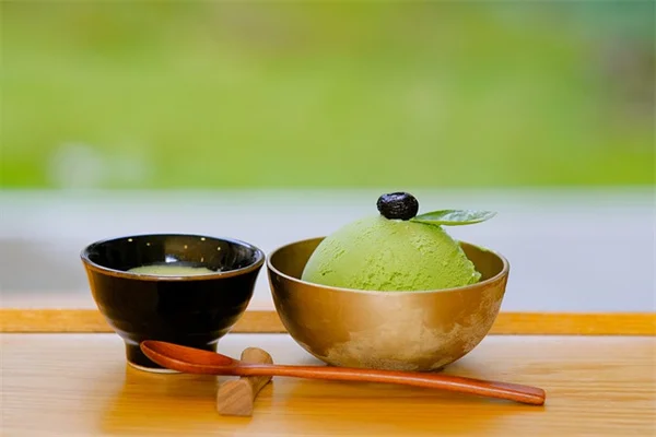 ウズラを庭に呼ぶ方法：5つの植物で安全な隠れ場所を作るコツ